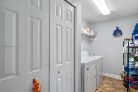 House in Lake Placid, Florida 3 bedrooms, 209.03 sq.m. № 1971162 - photo 16