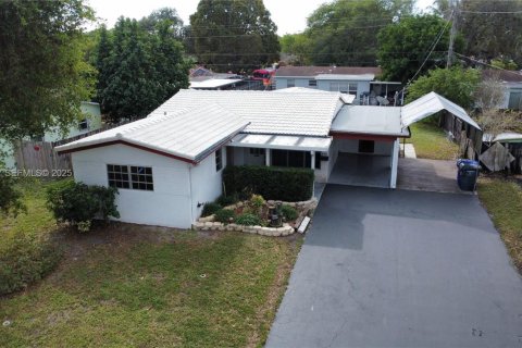 Купить виллу или дом в Холливуд, Флорида 3 спальни, 114.55м2, № 1988665 - фото 1