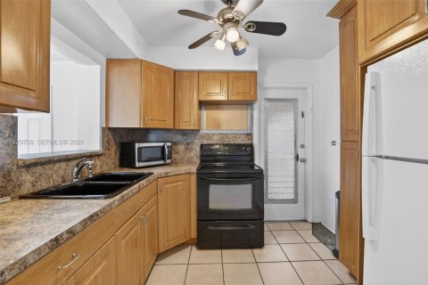 Купить виллу или дом в Холливуд, Флорида 3 спальни, 114.55м2, № 1988665 - фото 11