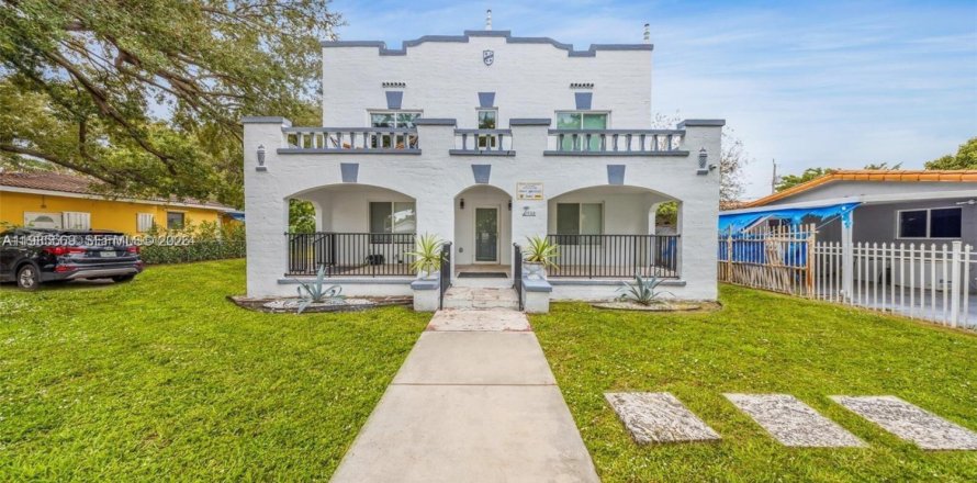 Apartment in Miami, Florida 1 bedroom, 548.49 sq.m. № 2049691