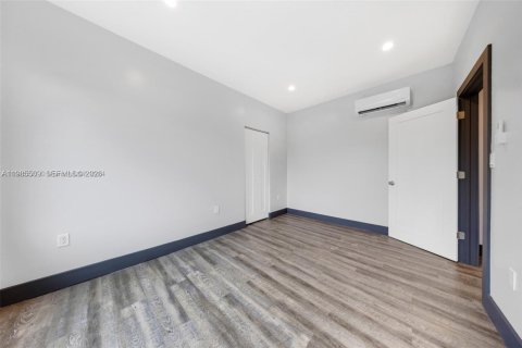 Apartment in Miami, Florida 1 bedroom, 548.49 sq.m. № 2049691 - photo 12