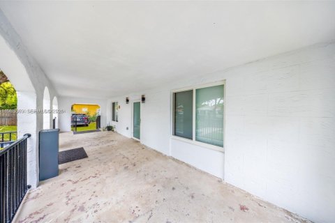 Apartment in Miami, Florida 1 bedroom, 548.49 sq.m. № 2049691 - photo 7