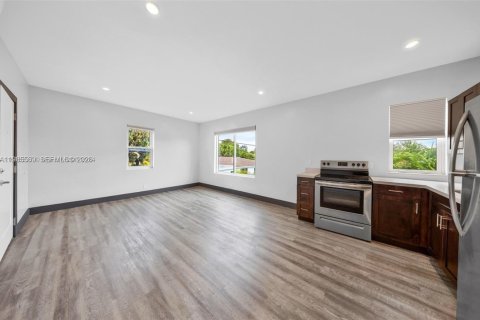 Apartment in Miami, Florida 1 bedroom, 548.49 sq.m. № 2049691 - photo 4