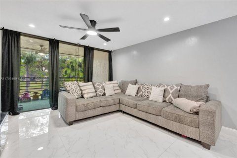 Купить кондоминиум в Тамарак, Флорида 2 спальни, 85.01м2, № 2021144 - фото 12