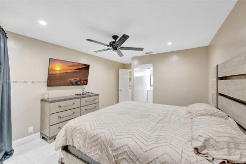 Купить кондоминиум в Тамарак, Флорида 2 спальни, 85.01м2, № 2021144 - фото 27