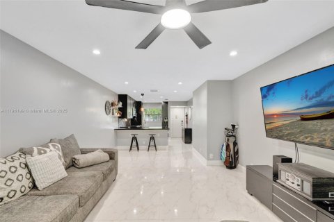 Купить кондоминиум в Тамарак, Флорида 2 спальни, 85.01м2, № 2021144 - фото 14