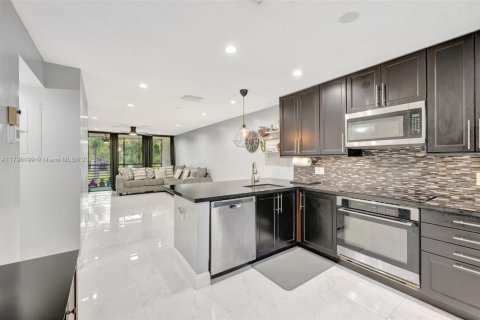 Купить кондоминиум в Тамарак, Флорида 2 спальни, 85.01м2, № 2021144 - фото 8