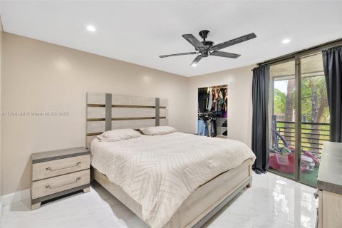 Купить кондоминиум в Тамарак, Флорида 2 спальни, 85.01м2, № 2021144 - фото 25