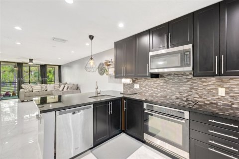 Купить кондоминиум в Тамарак, Флорида 2 спальни, 85.01м2, № 2021144 - фото 20