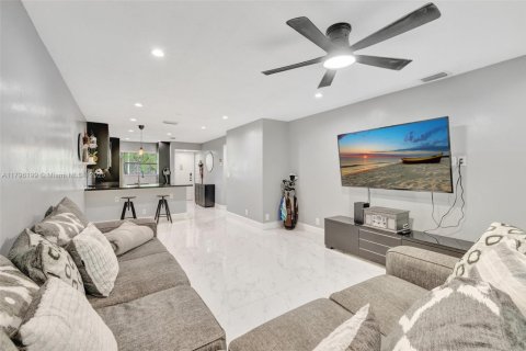 Купить кондоминиум в Тамарак, Флорида 2 спальни, 85.01м2, № 2021144 - фото 13