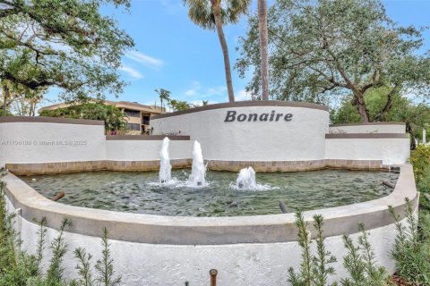 Кондоминиум с 2 спальнями в Тамарак, Флорида № 2021144