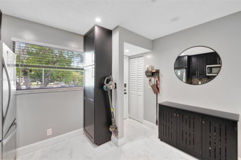 Купить кондоминиум в Тамарак, Флорида 2 спальни, 85.01м2, № 2021144 - фото 22