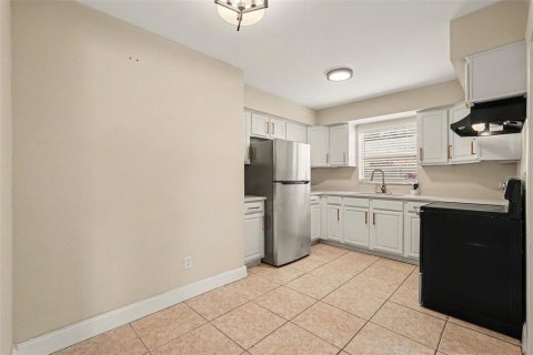 House in Saint Petersburg, Florida 3 bedrooms, 99.22 sq.m. № 2239064 - photo 12