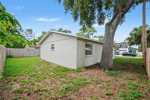 House in Saint Petersburg, Florida 3 bedrooms, 99.22 sq.m. № 2239064 - photo 21