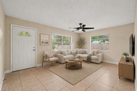 House in Saint Petersburg, Florida 3 bedrooms, 99.22 sq.m. № 2239064 - photo 9