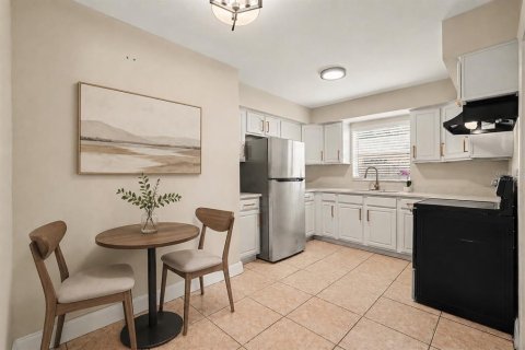 House in Saint Petersburg, Florida 3 bedrooms, 99.22 sq.m. № 2239064 - photo 3