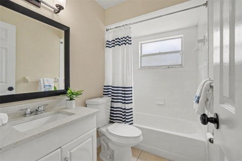 House in Saint Petersburg, Florida 3 bedrooms, 99.22 sq.m. № 2239064 - photo 13