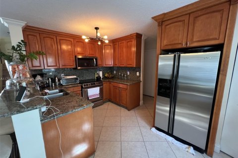 Casa en venta en Deerfield Beach, Florida, 4 dormitorios, 207.26 m2 № 1959275 - foto 12