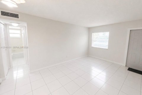 Apartamento en alquiler en Davie, Florida, 1 dormitorio, 60.39 m2 № 2086425 - foto 2