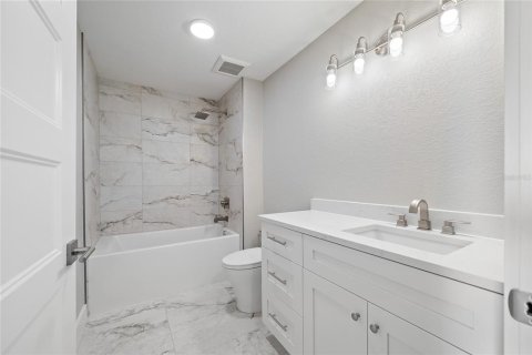 Copropriété à vendre à Madeira Beach, Floride: 2 chambres, 166.39 m2 № 667256 - photo 18