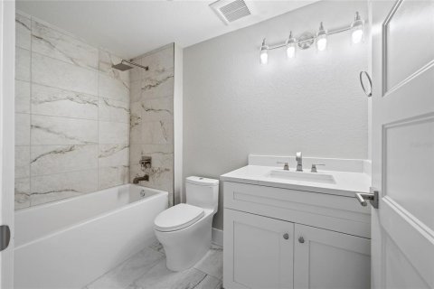 Copropriété à vendre à Madeira Beach, Floride: 2 chambres, 166.39 m2 № 667256 - photo 21