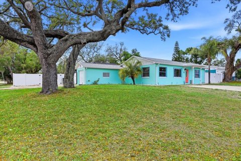 Villa ou maison à Clearwater, Floride 4 chambres, 142.98 m2 № 2147574