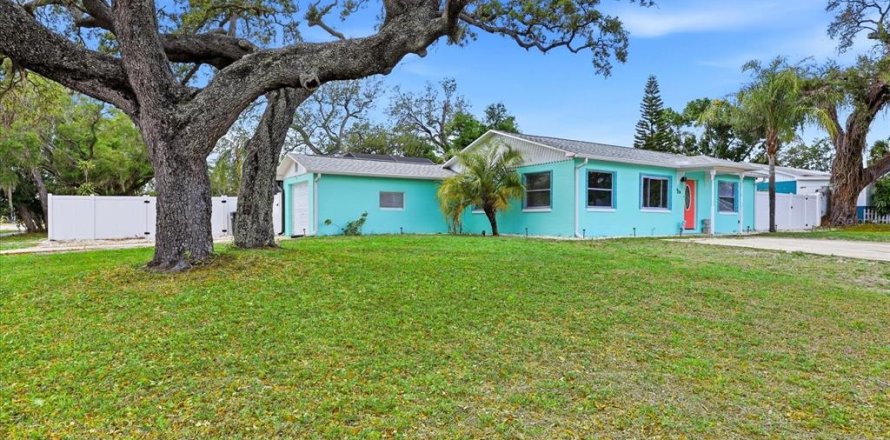 Villa ou maison à Clearwater, Floride 4 chambres, 142.98 m2 № 2147574