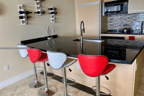 Condominio en venta en Hallandale Beach, Florida, 2 dormitorios, 100.89 m2 № 1693020 - foto 9