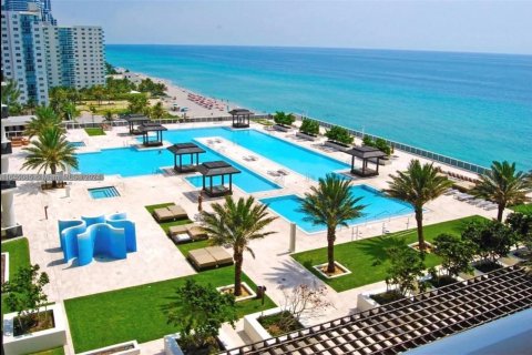 Condominio en venta en Hallandale Beach, Florida, 2 dormitorios, 100.89 m2 № 1693020 - foto 23