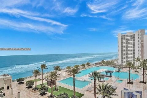 Condominio en venta en Hallandale Beach, Florida, 2 dormitorios, 100.89 m2 № 1693020 - foto 22