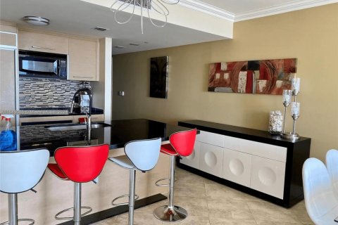 Condominio en venta en Hallandale Beach, Florida, 2 dormitorios, 100.89 m2 № 1693020 - foto 5