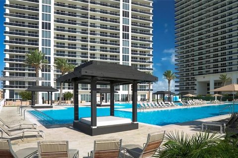 Condominio en venta en Hallandale Beach, Florida, 2 dormitorios, 100.89 m2 № 1693020 - foto 2