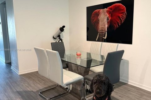 House in Port St. Lucie, Florida 5 bedrooms, 184.32 sq.m. № 2053289 - photo 11