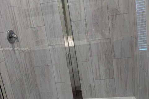 House in Port St. Lucie, Florida 5 bedrooms, 184.32 sq.m. № 2053289 - photo 19