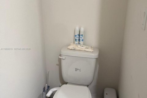 House in Port St. Lucie, Florida 5 bedrooms, 184.32 sq.m. № 2053289 - photo 16