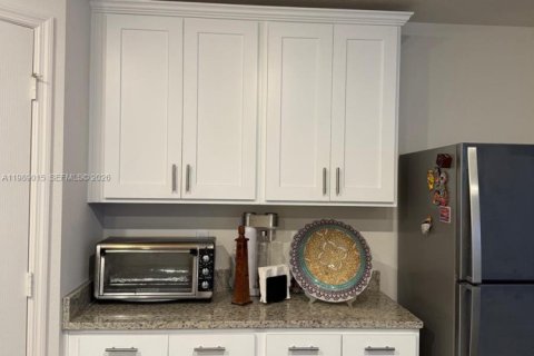 House in Port St. Lucie, Florida 5 bedrooms, 184.32 sq.m. № 2053289 - photo 10