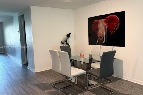 House in Port St. Lucie, Florida 5 bedrooms, 184.32 sq.m. № 2053289 - photo 12