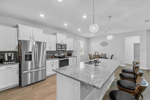 House in Apopka, Florida 4 bedrooms, 220.74 sq.m. № 1851744 - photo 9