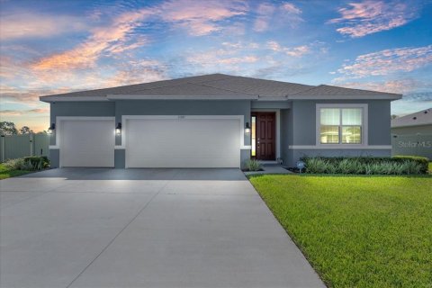 House in Apopka, Florida 4 bedrooms, 220.74 sq.m. № 1851744 - photo 1