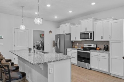 House in Apopka, Florida 4 bedrooms, 220.74 sq.m. № 1851744 - photo 8