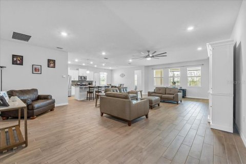 House in Apopka, Florida 4 bedrooms, 220.74 sq.m. № 1851744 - photo 17