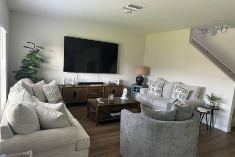 House in Haines City, Florida 5 bedrooms, 224.82 sq.m. № 1917051 - photo 2