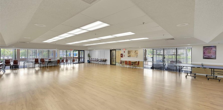Condo in Sunrise, Florida, 2 bedrooms № 1077127