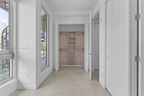 Condominio en venta en Miami, Florida, 4 dormitorios, 188.03 m2 № 1732015 - foto 17