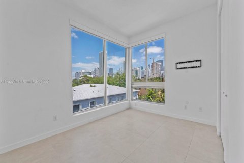Condominio en venta en Miami, Florida, 4 dormitorios, 188.03 m2 № 1732015 - foto 22