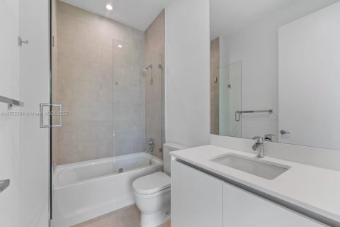 Condominio en venta en Miami, Florida, 4 dormitorios, 188.03 m2 № 1732015 - foto 18