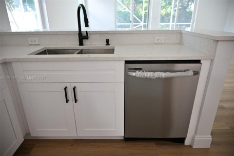 Купить виллу или дом в Пемброк-Пайнс, Флорида 1 комната, 278.34м2, № 1998519 - фото 5