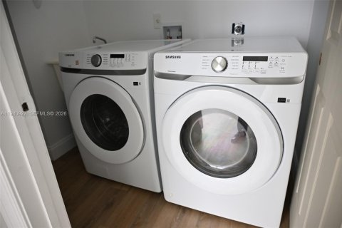 Купить виллу или дом в Пемброк-Пайнс, Флорида 1 комната, 278.34м2, № 1998519 - фото 12