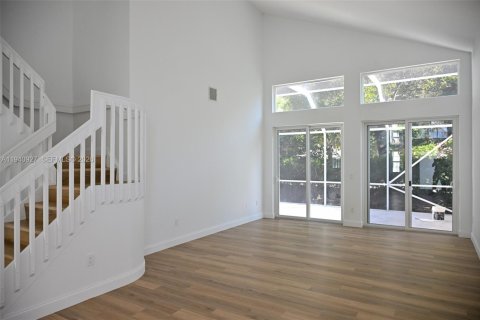 Купить виллу или дом в Пемброк-Пайнс, Флорида 1 комната, 278.34м2, № 1998519 - фото 2