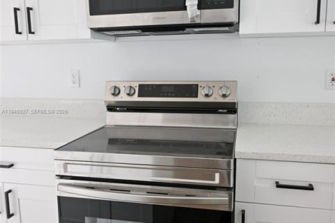 Купить виллу или дом в Пемброк-Пайнс, Флорида 1 комната, 278.34м2, № 1998519 - фото 6